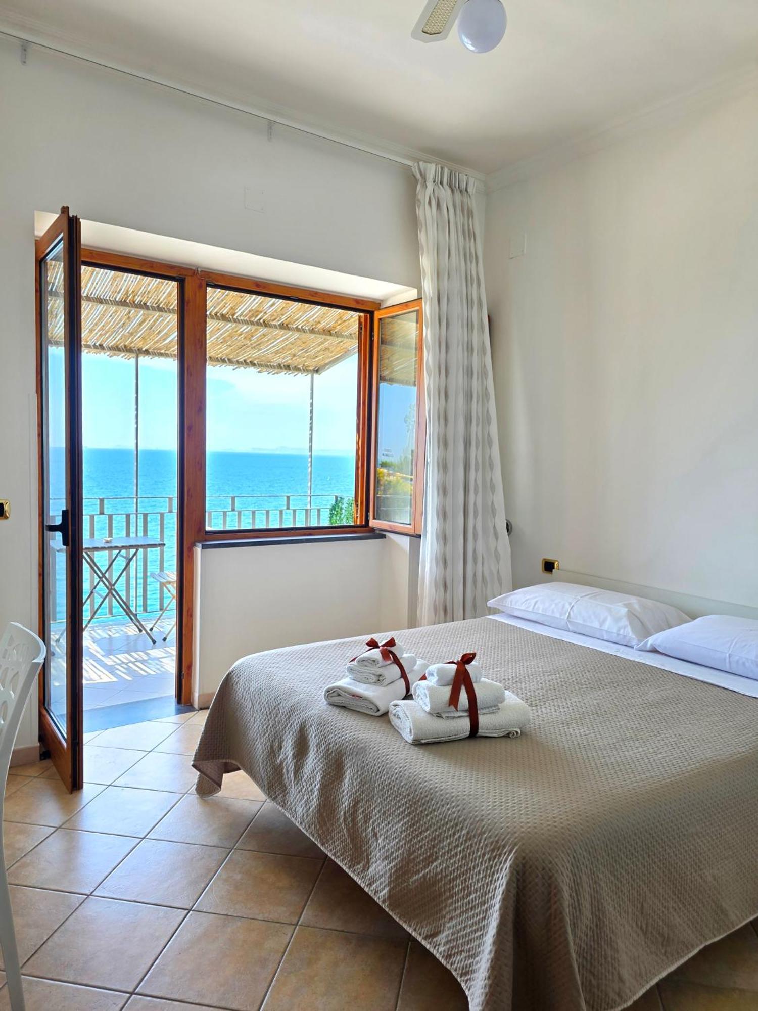 Oasi Relais Bed and Breakfast Vico Equense Exteriör bild