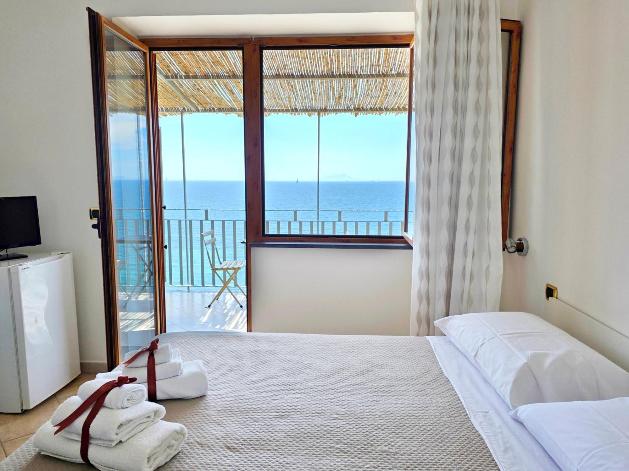 Oasi Relais Bed and Breakfast Vico Equense Exteriör bild