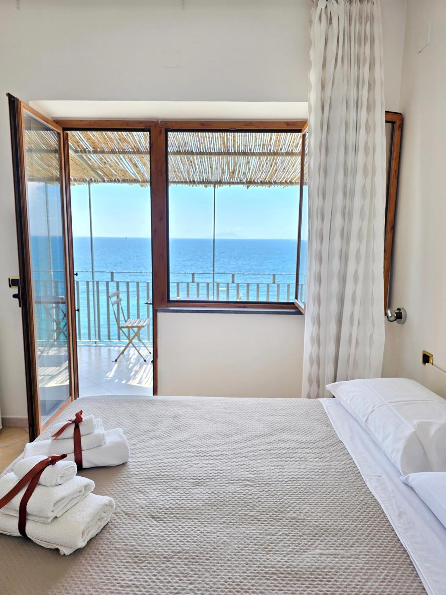 Oasi Relais Bed and Breakfast Vico Equense Exteriör bild