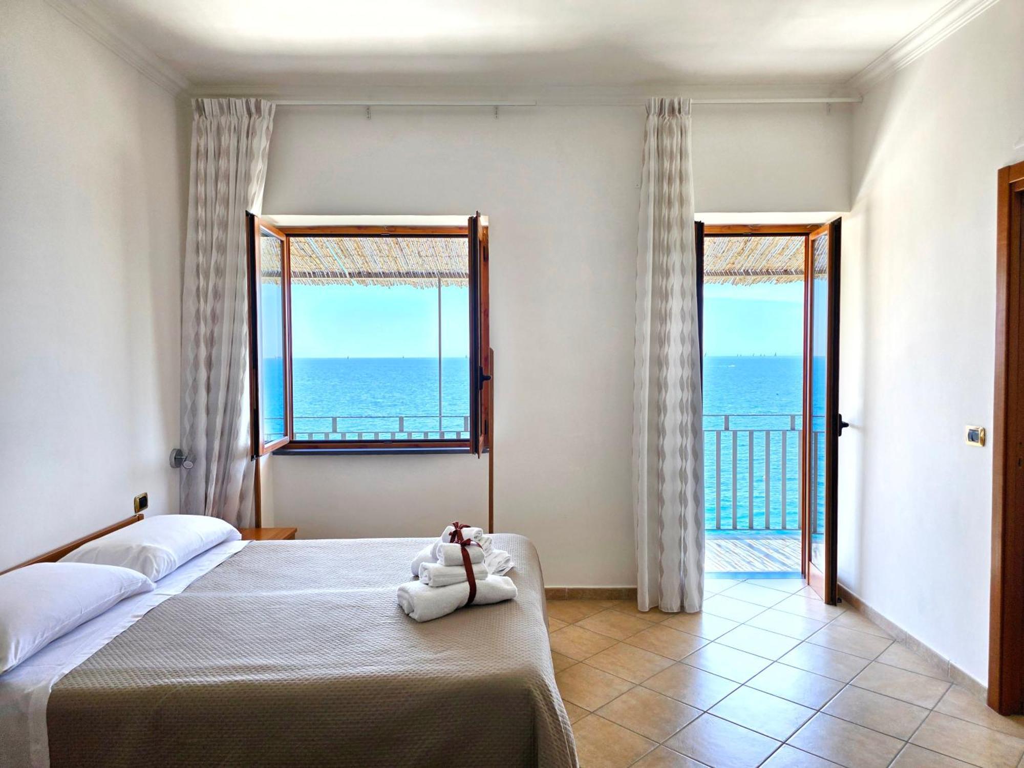 Oasi Relais Bed and Breakfast Vico Equense Exteriör bild