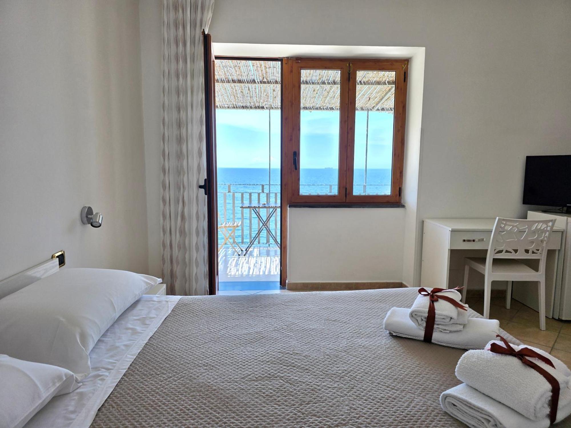 Oasi Relais Bed and Breakfast Vico Equense Exteriör bild