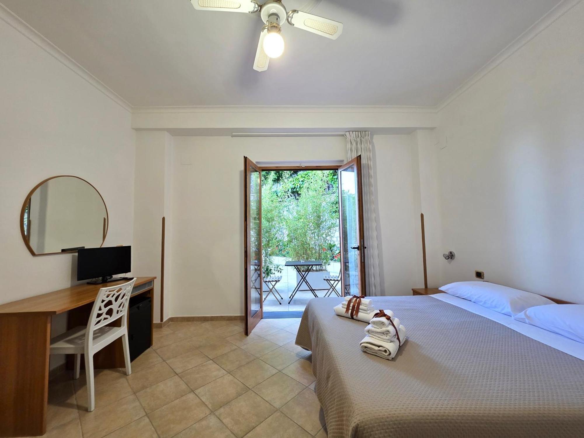 Oasi Relais Bed and Breakfast Vico Equense Exteriör bild