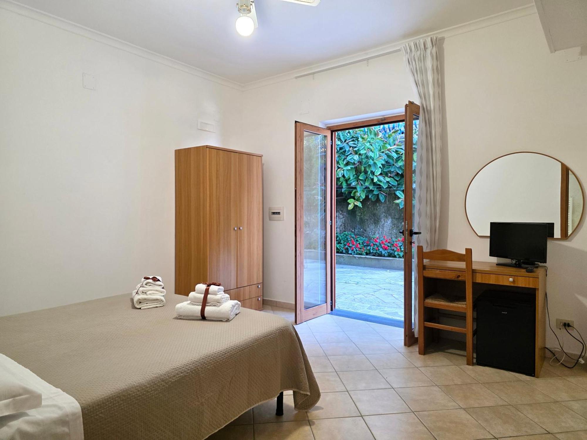 Oasi Relais Bed and Breakfast Vico Equense Exteriör bild
