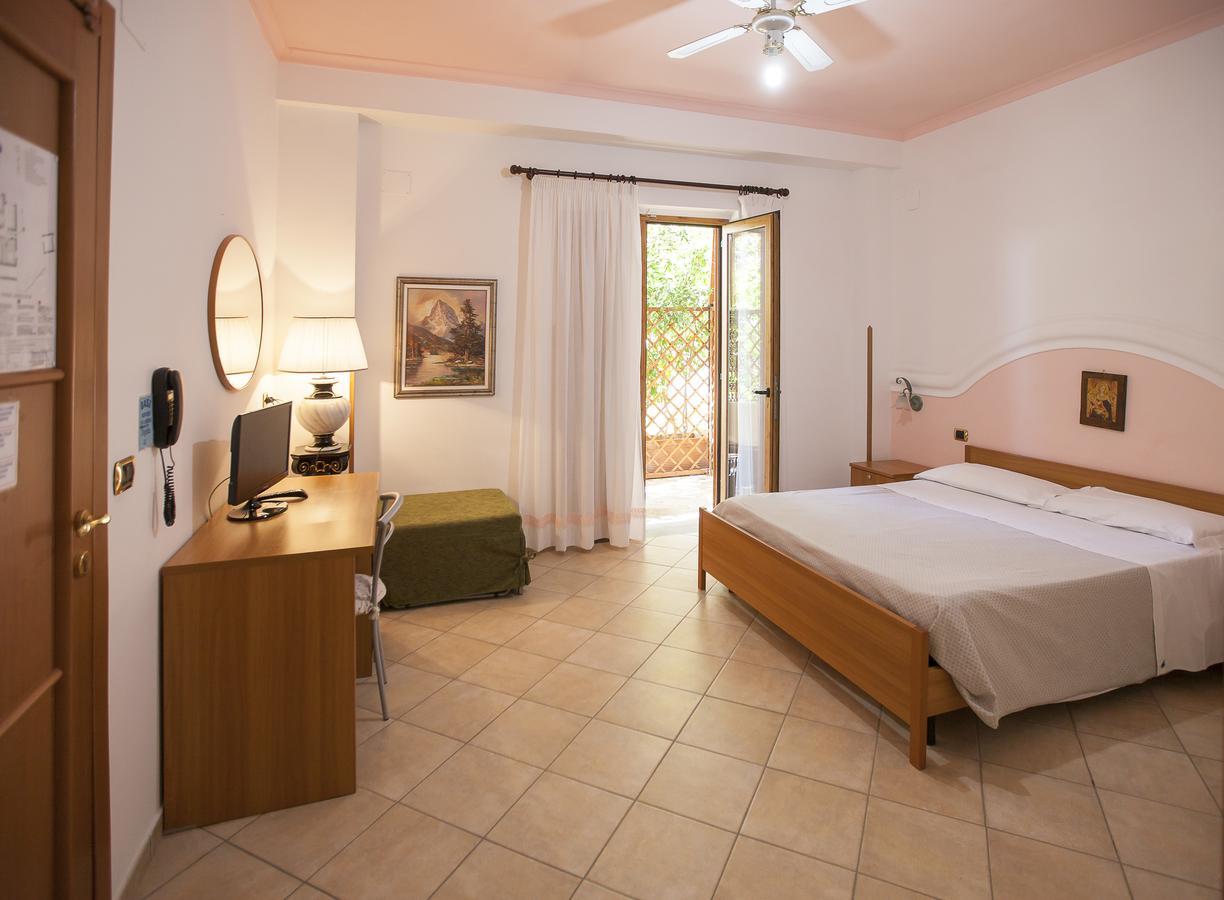 Oasi Relais Bed and Breakfast Vico Equense Exteriör bild